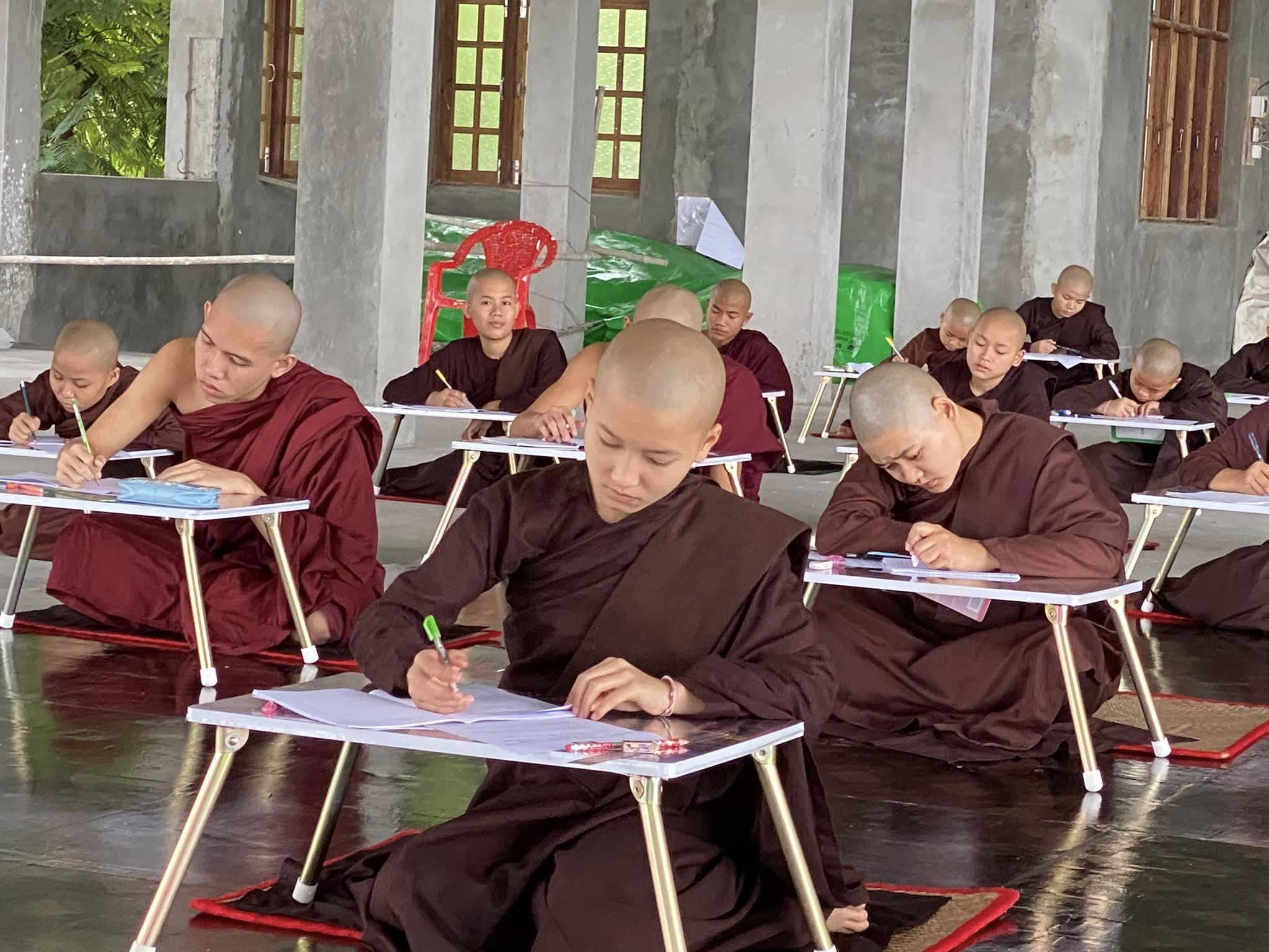 စာမေးပွဲဖြေဆိုစဉ် ဓာတ်ပုံ ၃